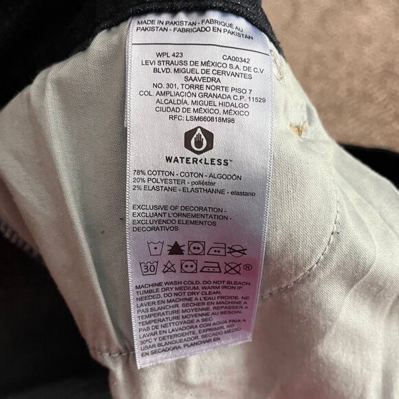 Plus Size Levi Signature Jean Shorts - Picture 5 of 5